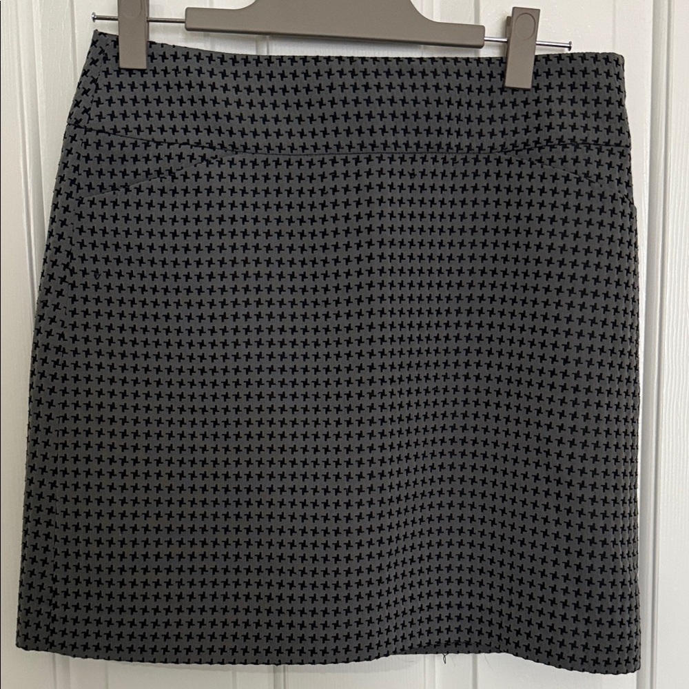 LOFT Black and Gray Houndstooth Pencil Skirt
